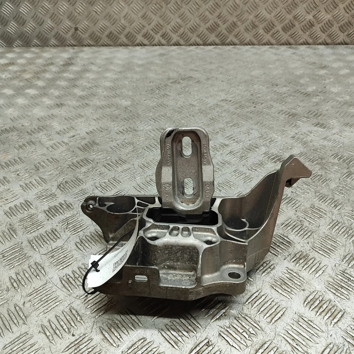 PEUGEOT 208 MK2 P21 Left Side Engine Mount 9824312980 1.2 Hybrid 100kW 2024