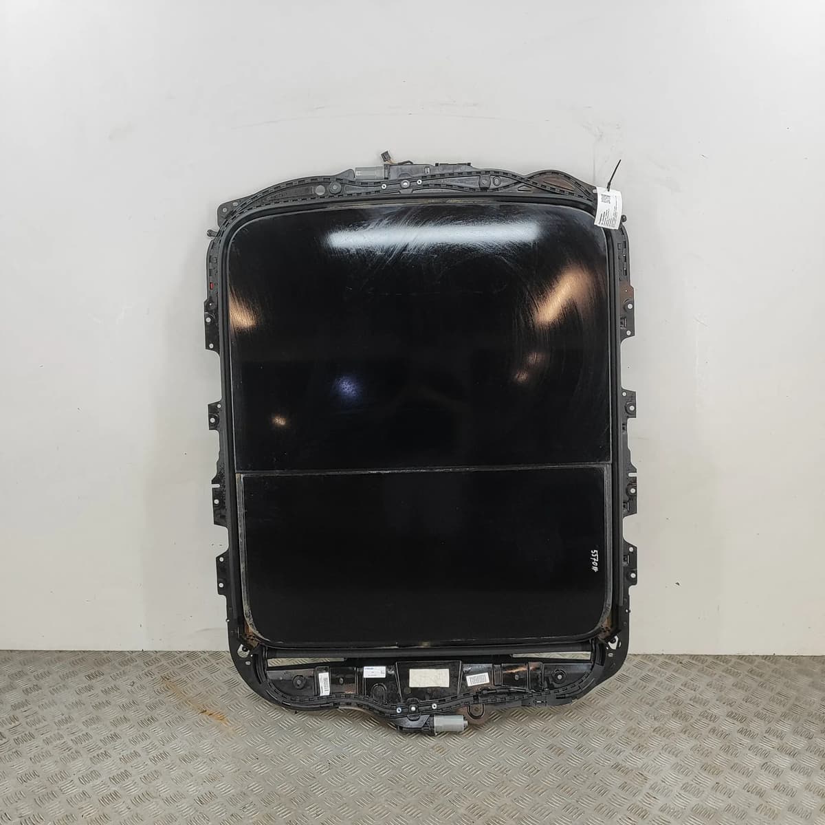 AUDI Q8 4MN Sunroof 4M8877041M 2024 31799798