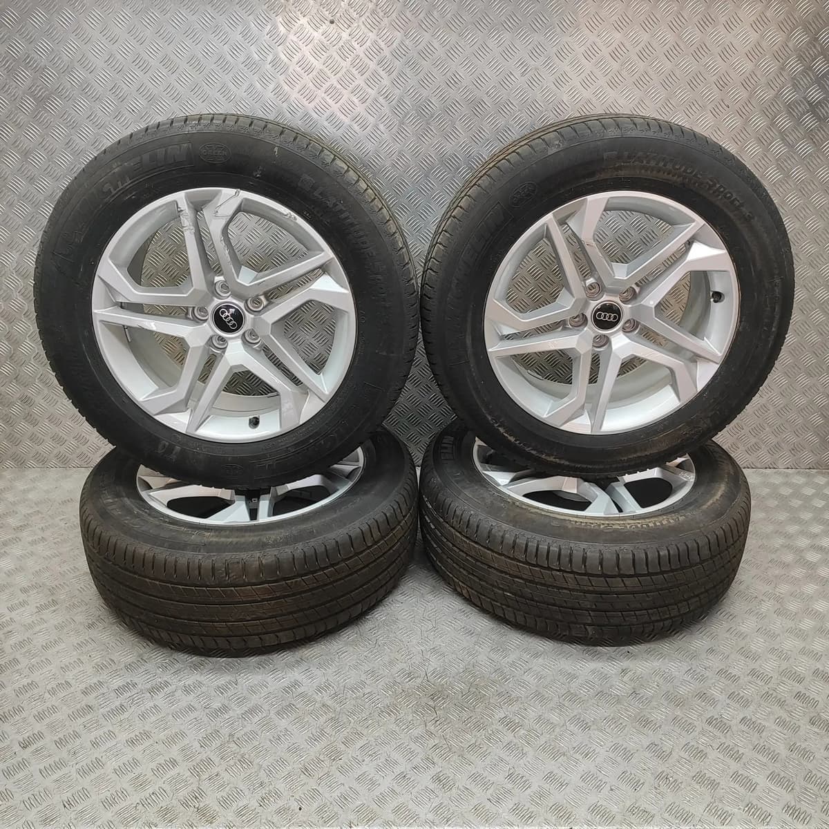 AUDI Q5 FY Alloy Wheel Set 8Jx18H2 ET39 235/60R18 80A601025BD 2024 31802406