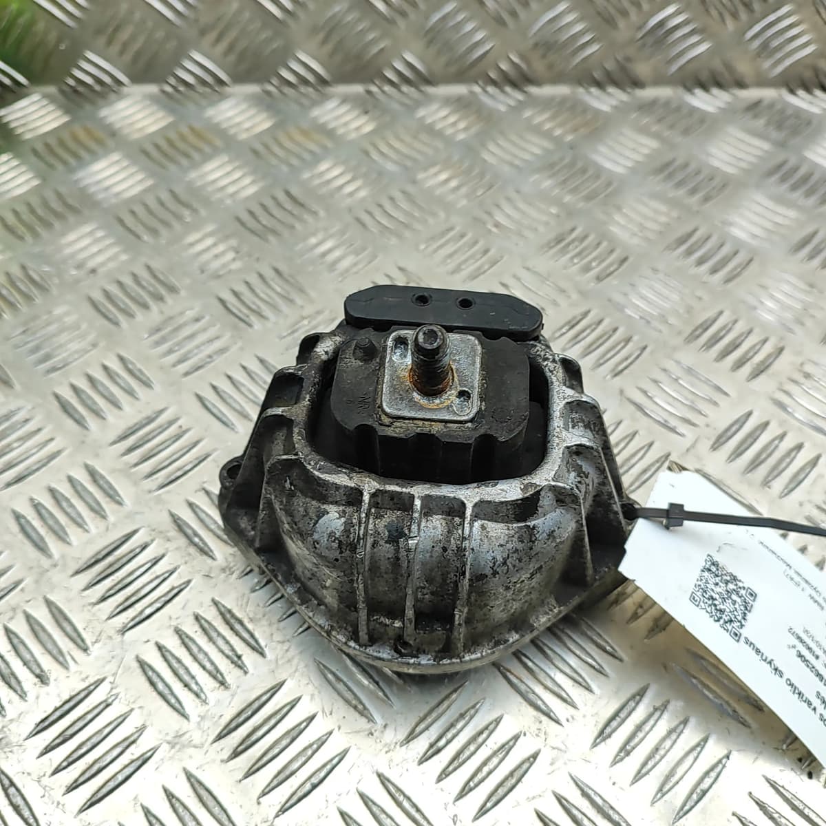 BMW 1 E87 Left Side Engine Mount 6768799 2.0 Diesel 105kW 2009 31862506