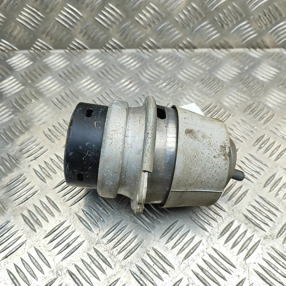 VOLKSWAGEN TOUAREG 7P Left Side Engine Mount 7L8199131H 3.0 Diesel 193kW 2017