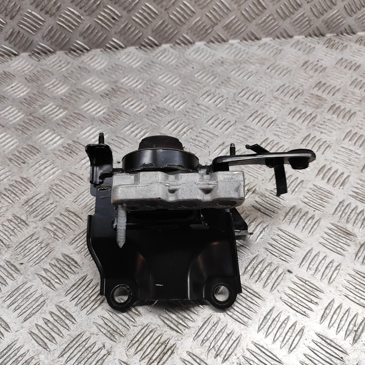 TOYOTA YARIS CROSS XP210 Left Side Engine Mount 12372-K0060 1.5 Hybrid 85kW 2023
