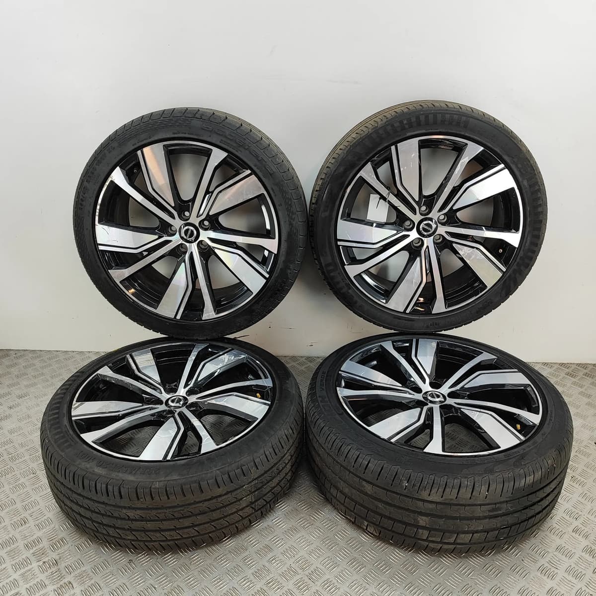 VOLVO XC40 536 Alloy Wheel Set 32243376 Electricity 300kw 2022 31984745