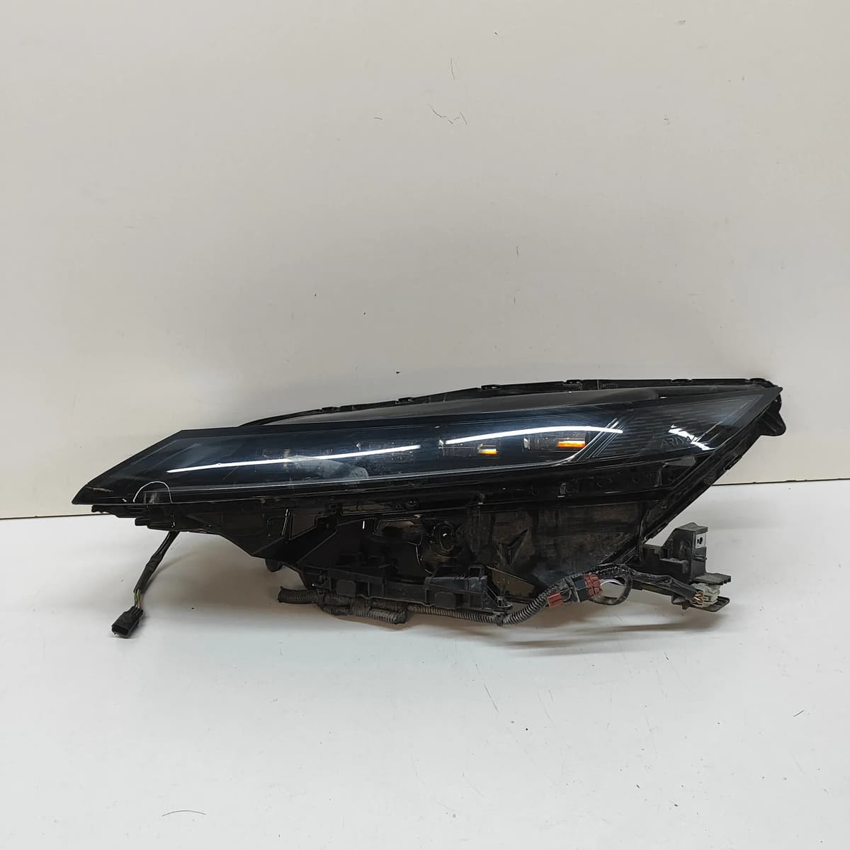 NISSAN ARIYA FE0 Front Left Headlight 26060-5MP5A RHD 2023 32069649