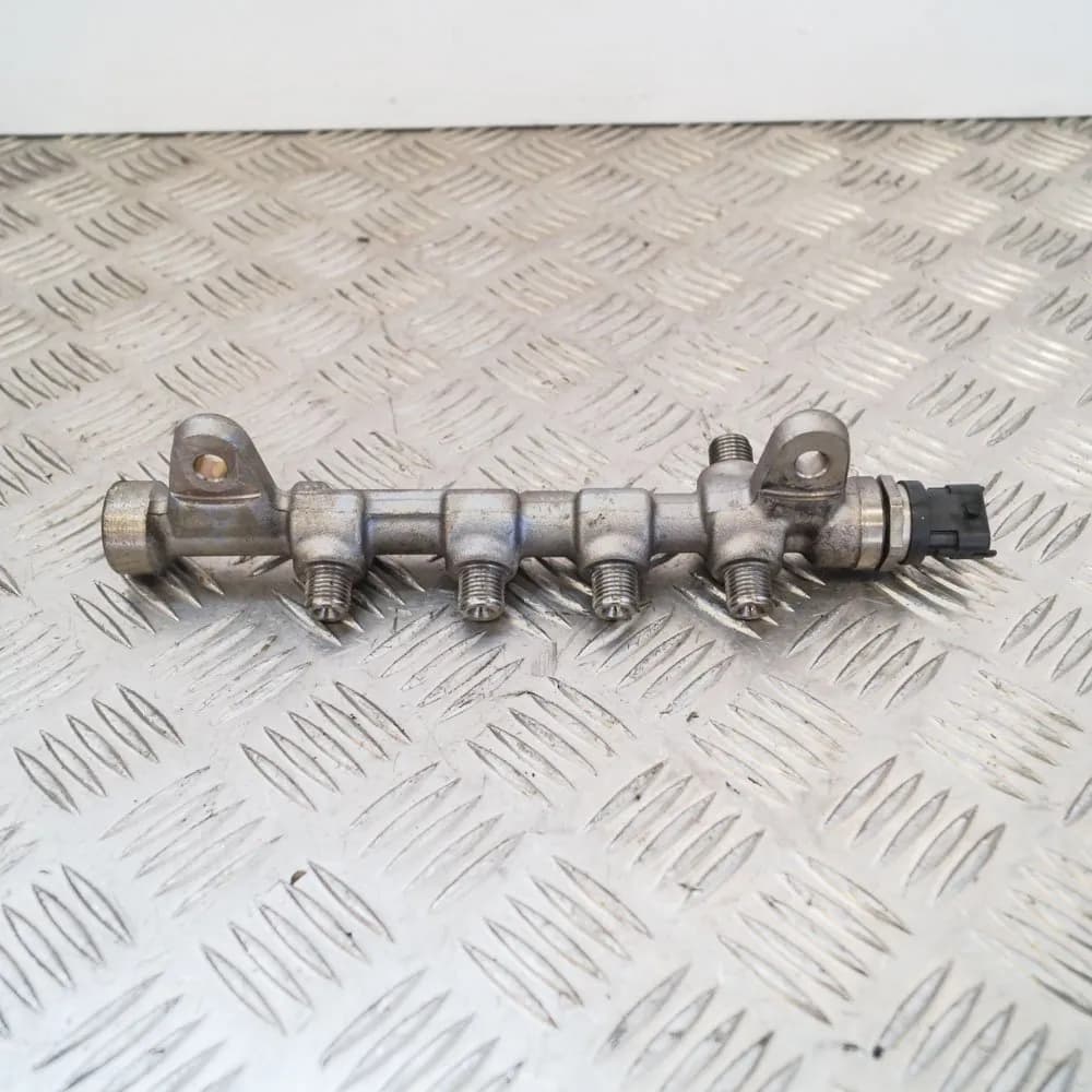 Opel Vauxhall Insignia Fuel Rail 55576177 0445214221 2013 2.0CDTI 120KW