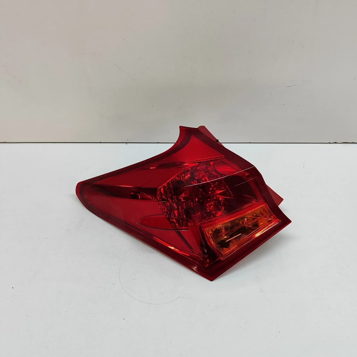 TOYOTA AURIS MK2 E180 Rear Left Tail Light 81561-02740 LHD 2012 32211577