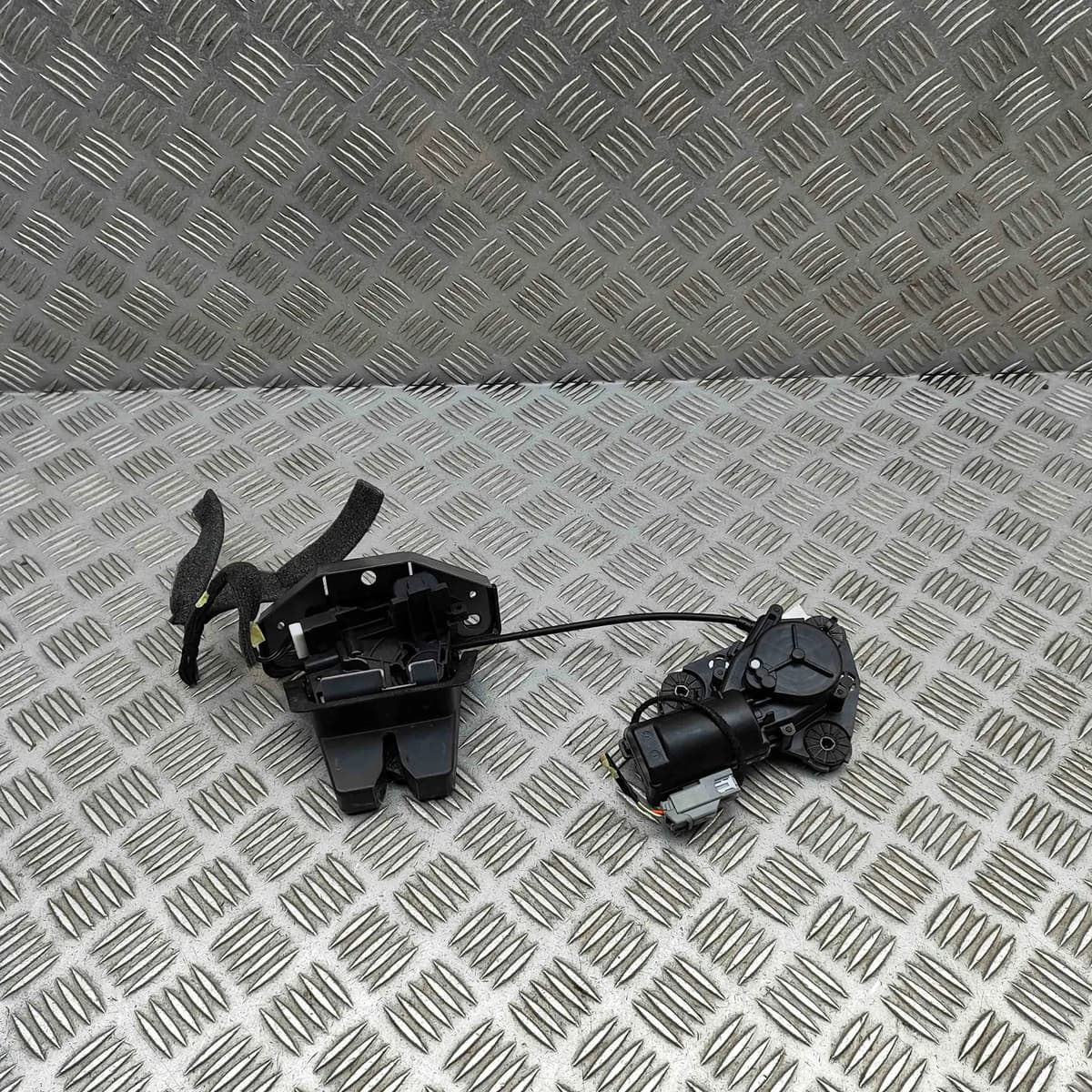 VOLVO XC60 MK2 Tailgate Boot Lock 32394631 2024 32237172