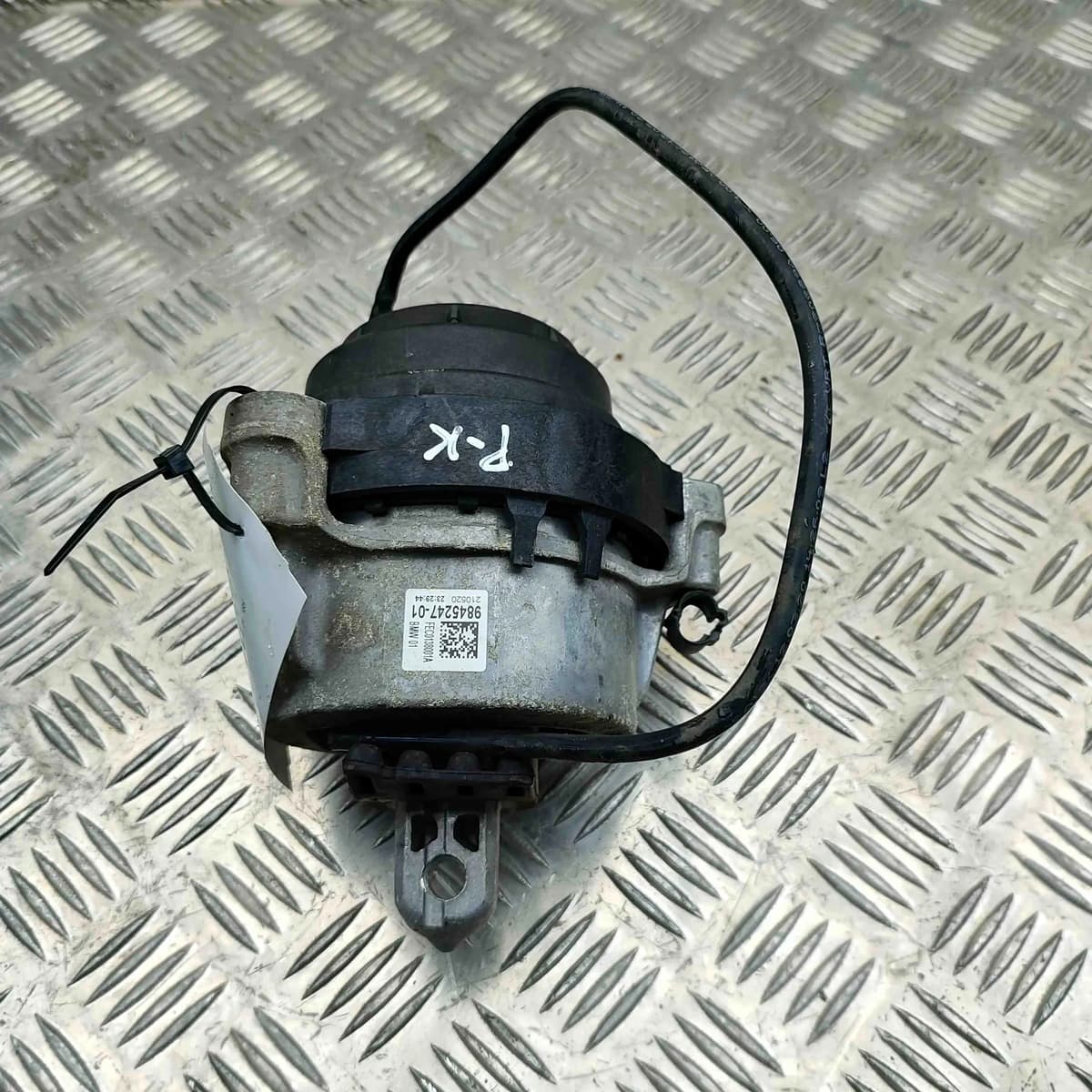 BMW 5 G30 Left Side Engine Mount 9845247 2.0 Petrol / electricity 185kw 32402771