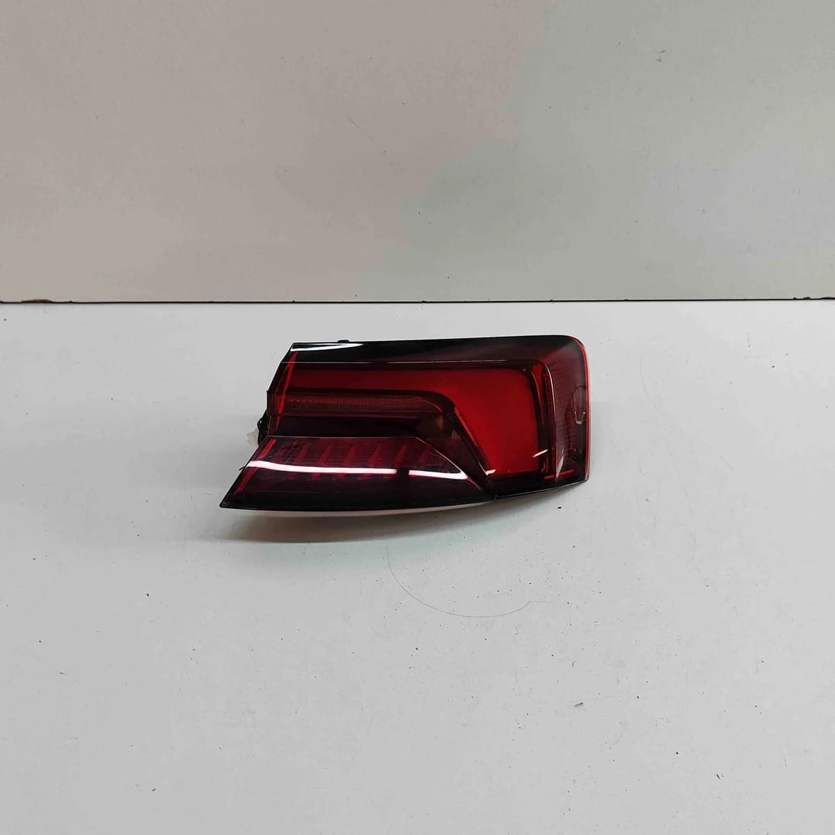 AUDI A5 Sportback F5A Rear Right Tail Light  8W6945092J 3.0 Petrol 32403961