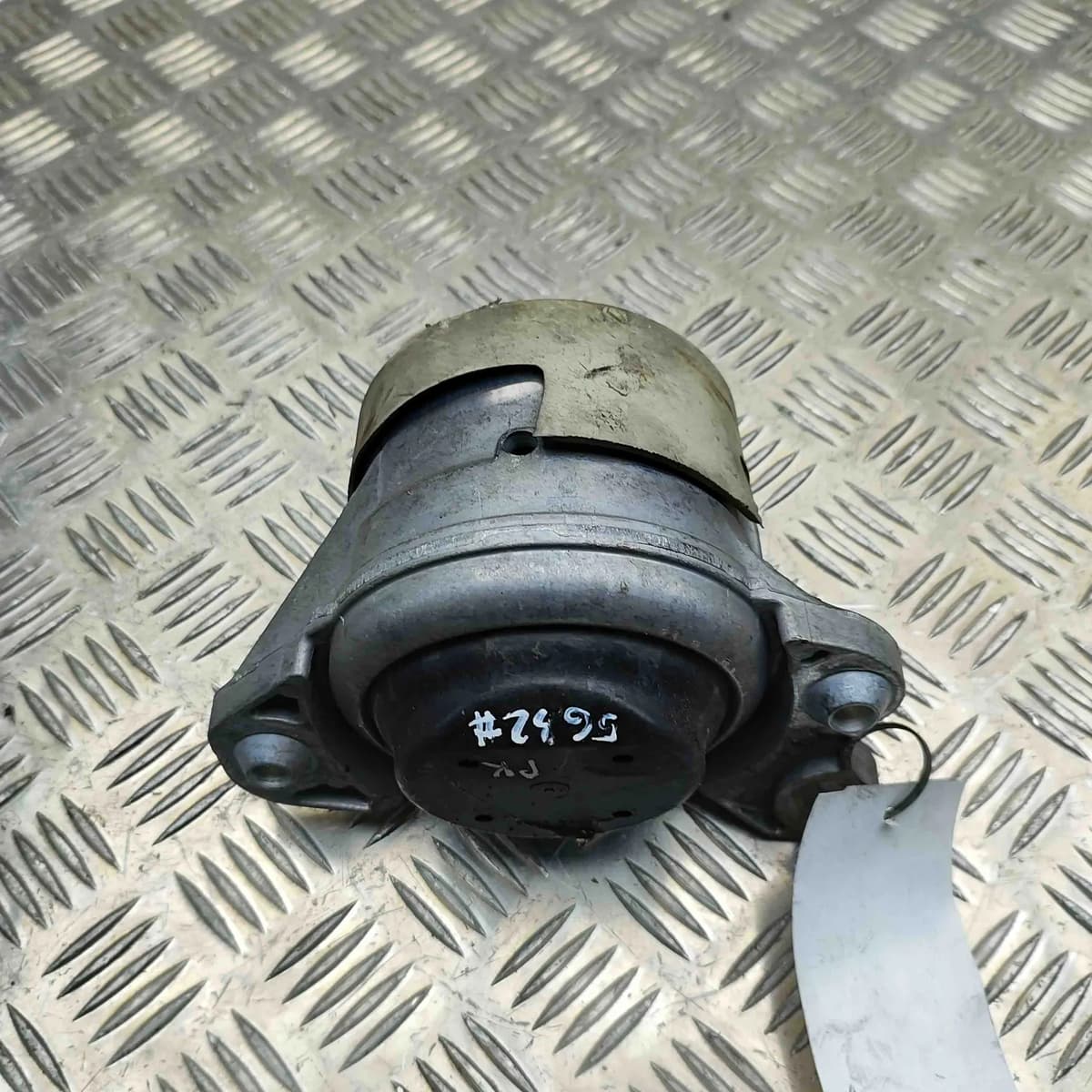 MERCEDES-BENZ GLC X253, C253 Left Side Engine Mount A2132403900 32407196