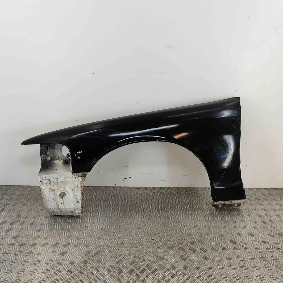 FORD USA CROWN VICTORIA EN114 Front Left Fender 7W7Z-16006-A 2011 32633657