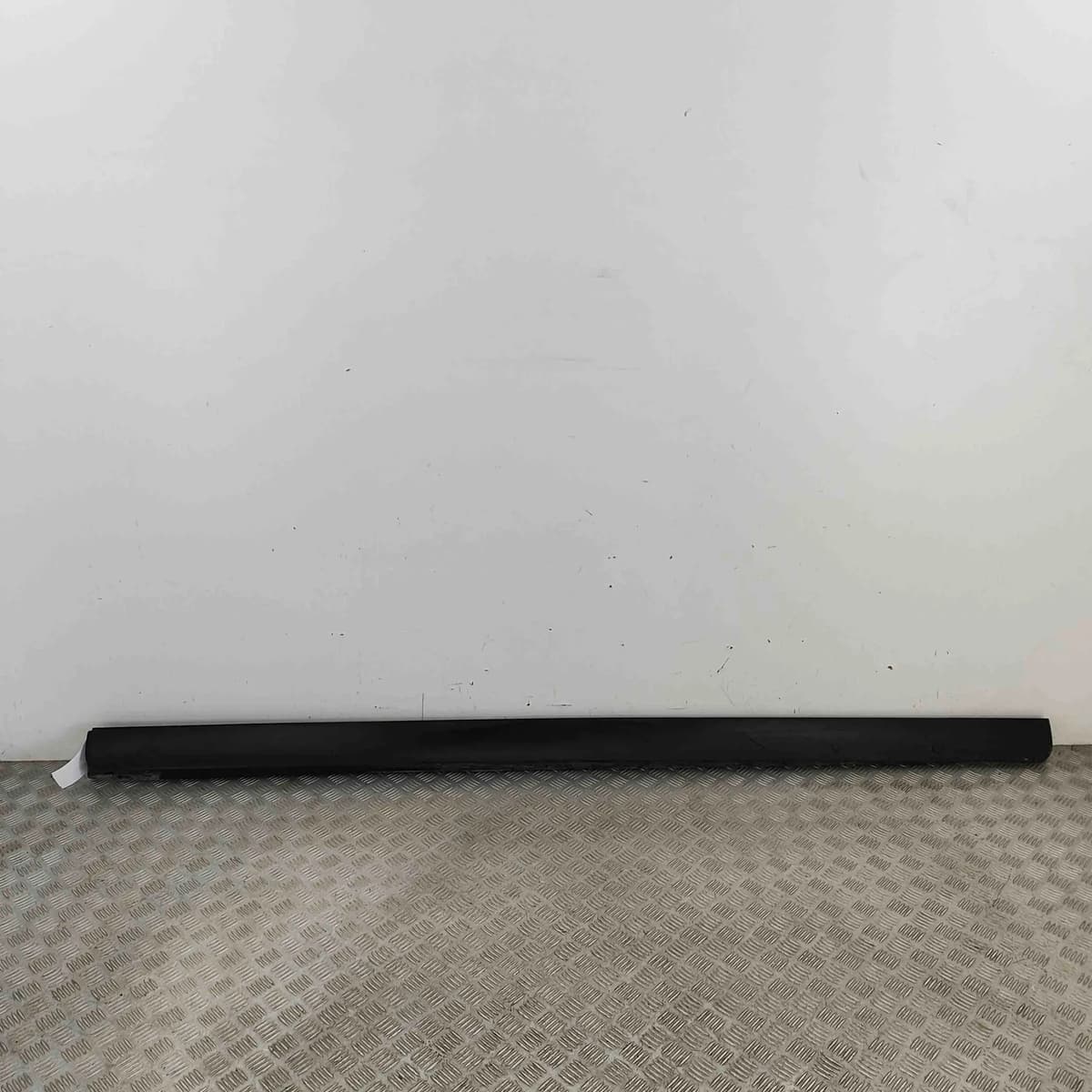 FORD USA CROWN VICTORIA MK2 EN114 Right Plastic Sideskirt Cover 1W7Z-5410176-AAA