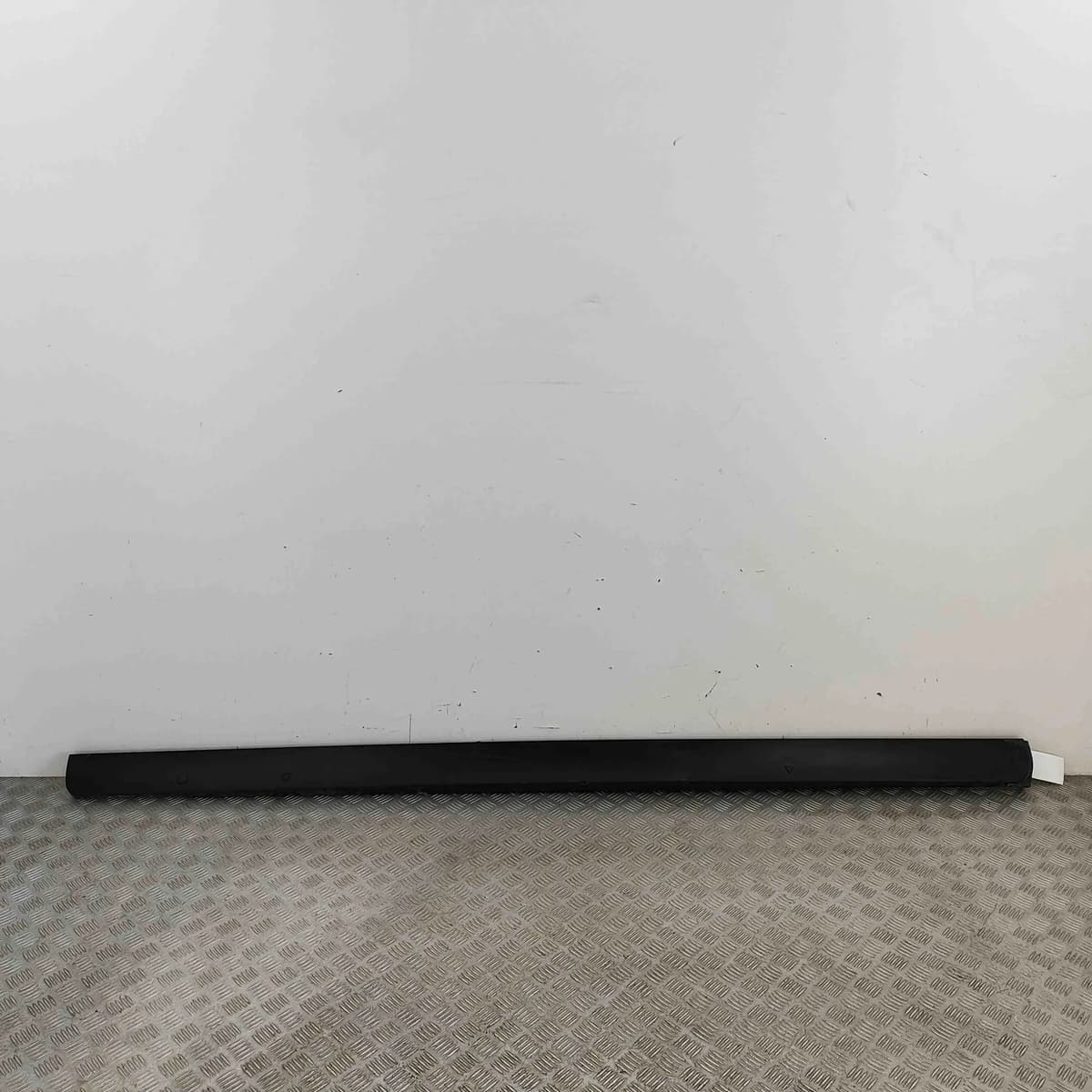 FORD USA CROWN VICTORIA MK2 EN114 Left Plastic Sideskirt Cover 1W7Z-5410177-AAA