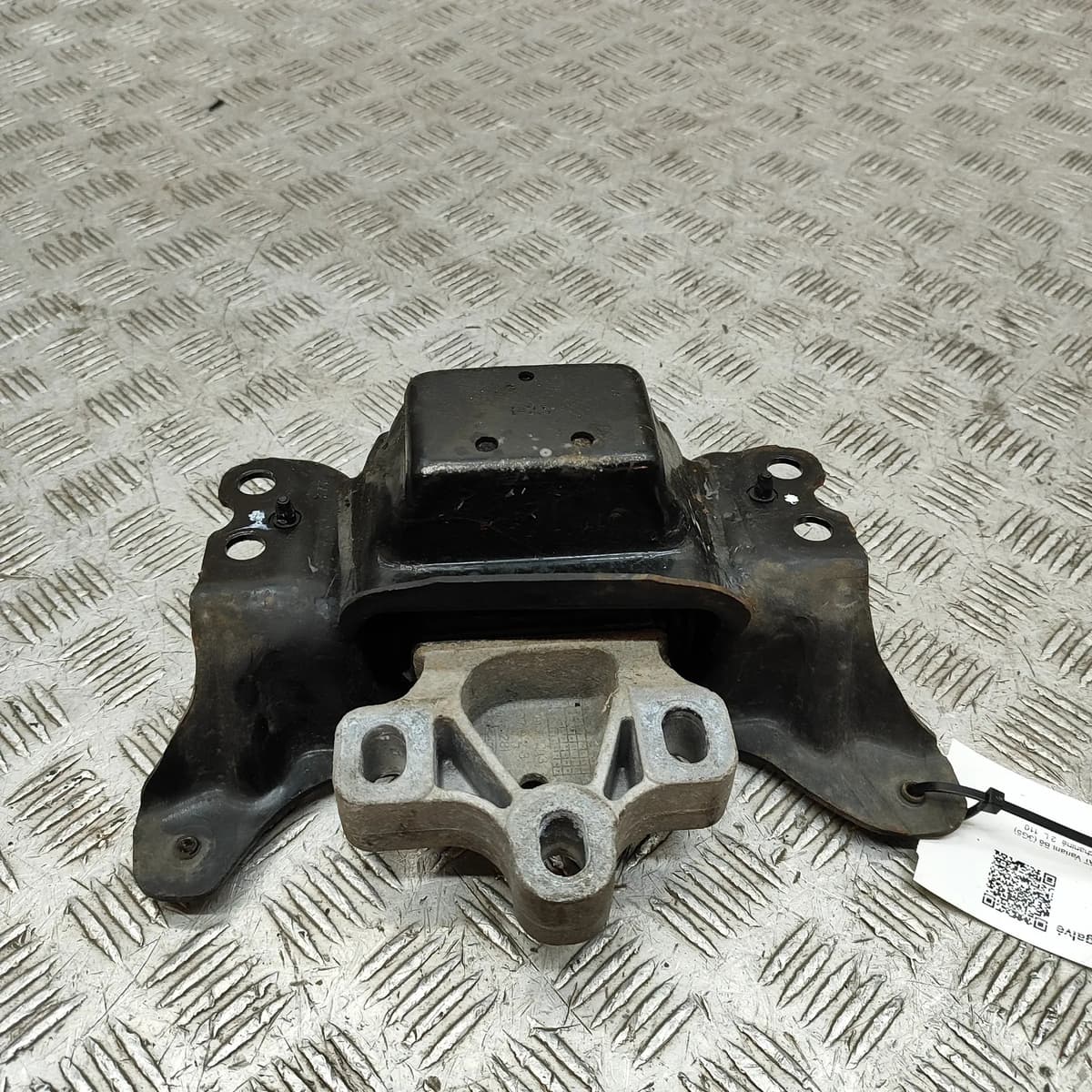 VW PASSAT Variant B8 3G Left Side Engine Mount 5Q0199555AD 2.0 Diesel 110kW 2016