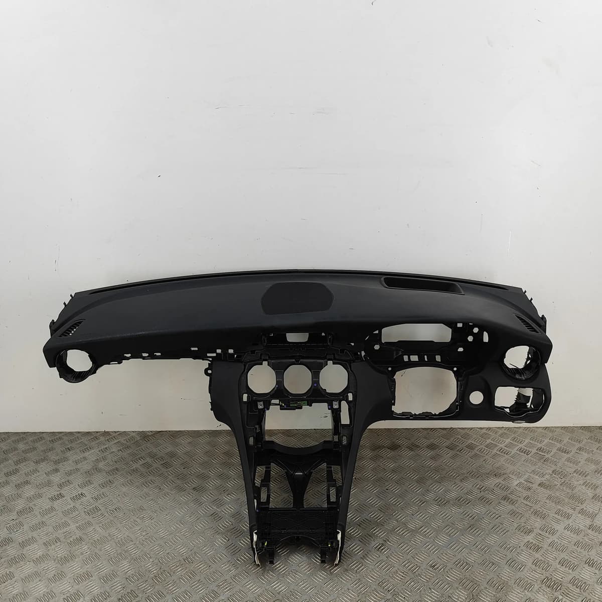 MERCEDES-BENZ C W205 Dashboard A2056803887 2.0 Petrol / electricity 32743135
