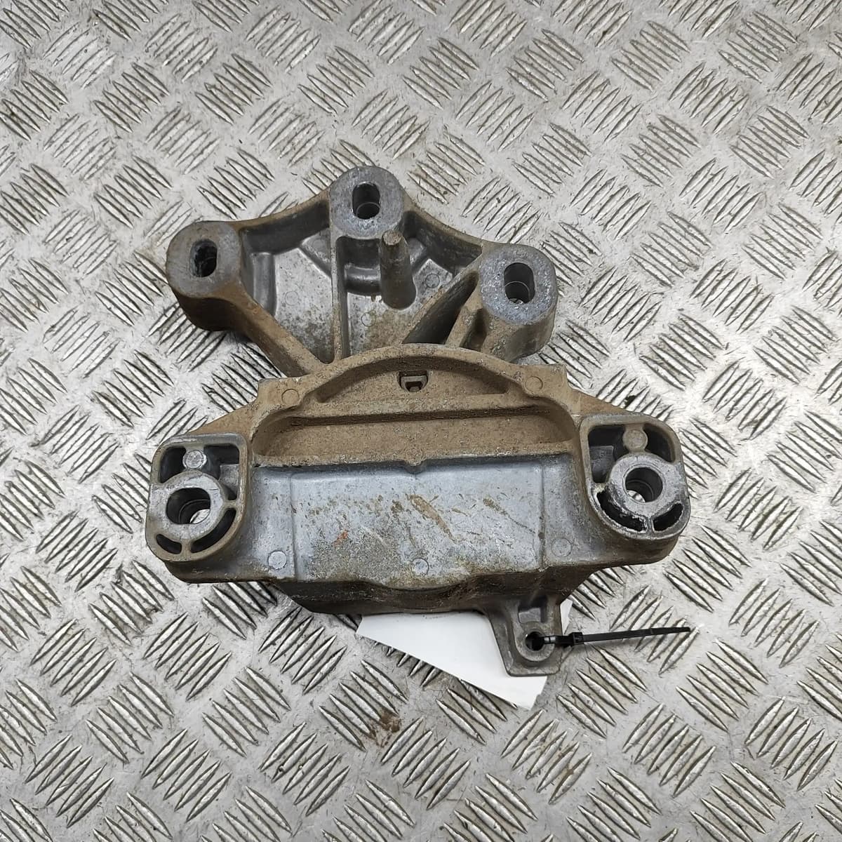 MERCEDES-BENZ SPRINTER 3,5-t Van 907, 910 Left Side Engine Mount A9102410300