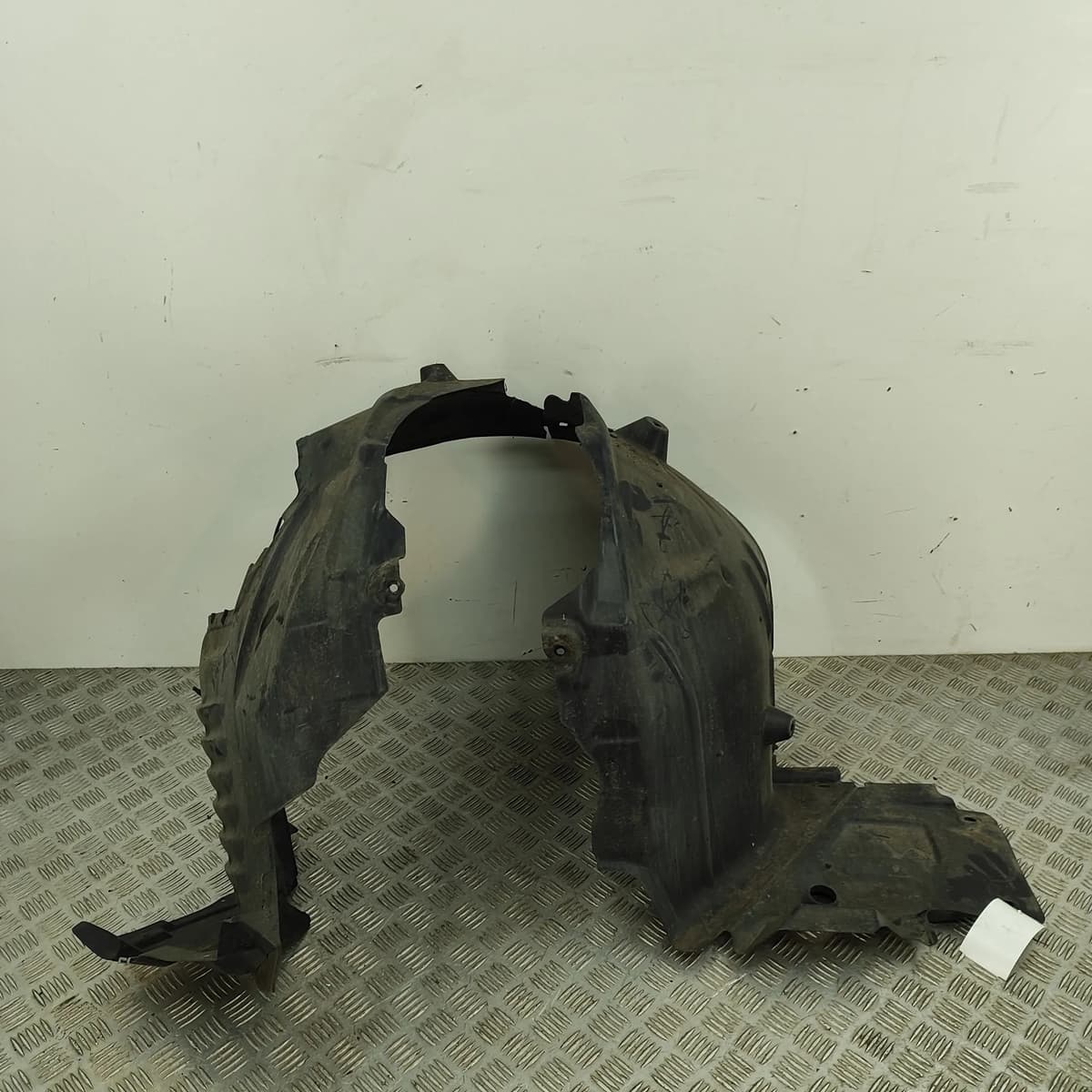 MERCEDES-BENZ C W205 Front Right Arch Liner A2056912800 32748453