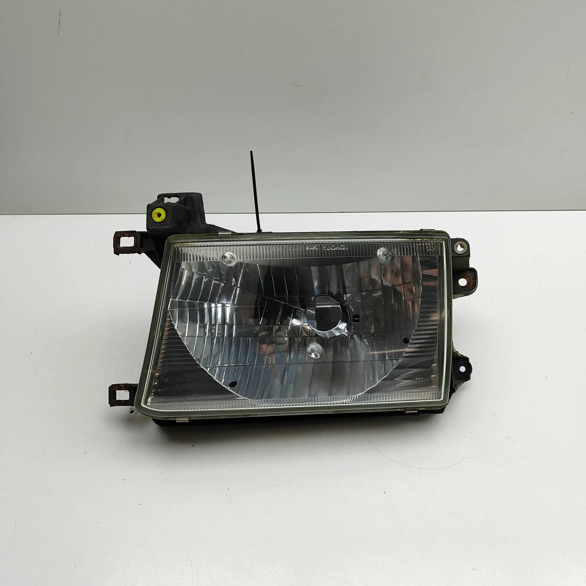 TOYOTA 4 RUNNER N18 Front Right Headlight 81110-35230 3.0 Diesel 1995 32799400