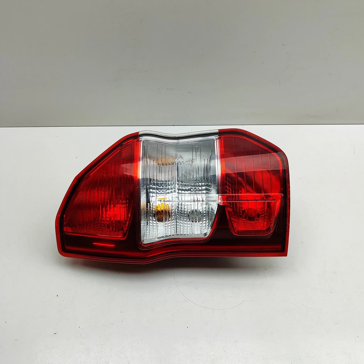 FORD TRANSIT COURIER Rear Left Tail Light ET76-13405-AF 1.5 Diesel 70kw 32817622