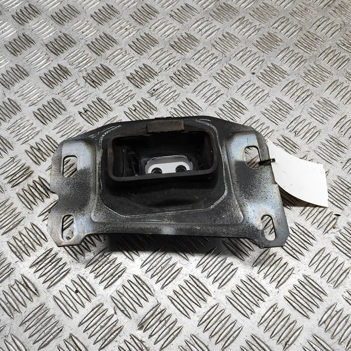 PEUGEOT 3008 MK2 SUV P84 Left Side Engine Mount 9813699680 1.6 Hybrid 132kW 2024