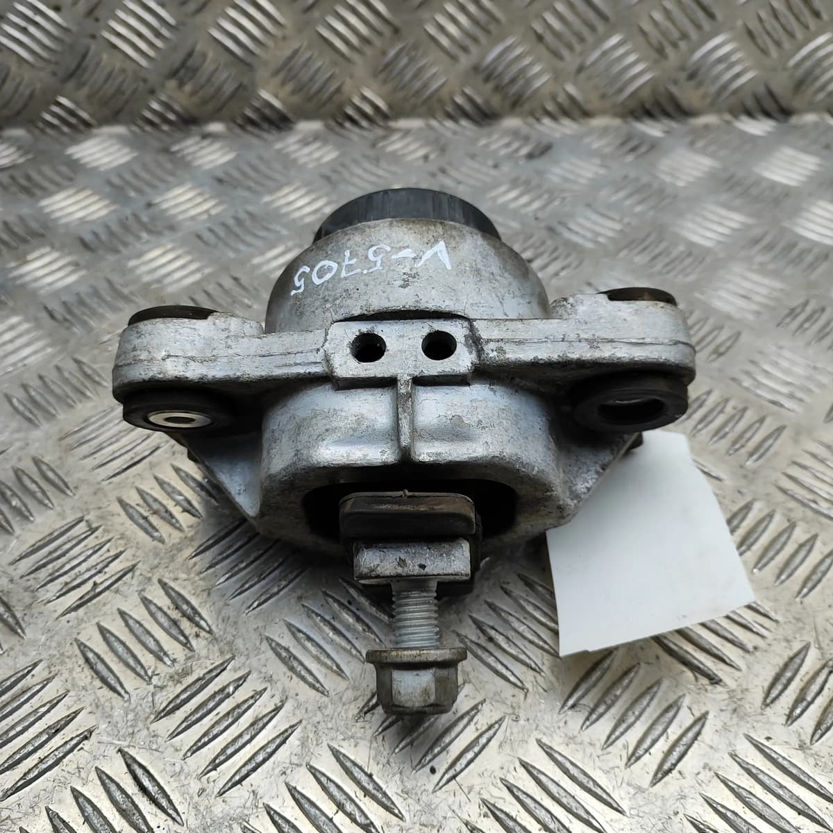 LR DISCOVERY V L462 Left Side Engine Mount FPLA-6A003-BA 3.0 Diesel 190kW 2017