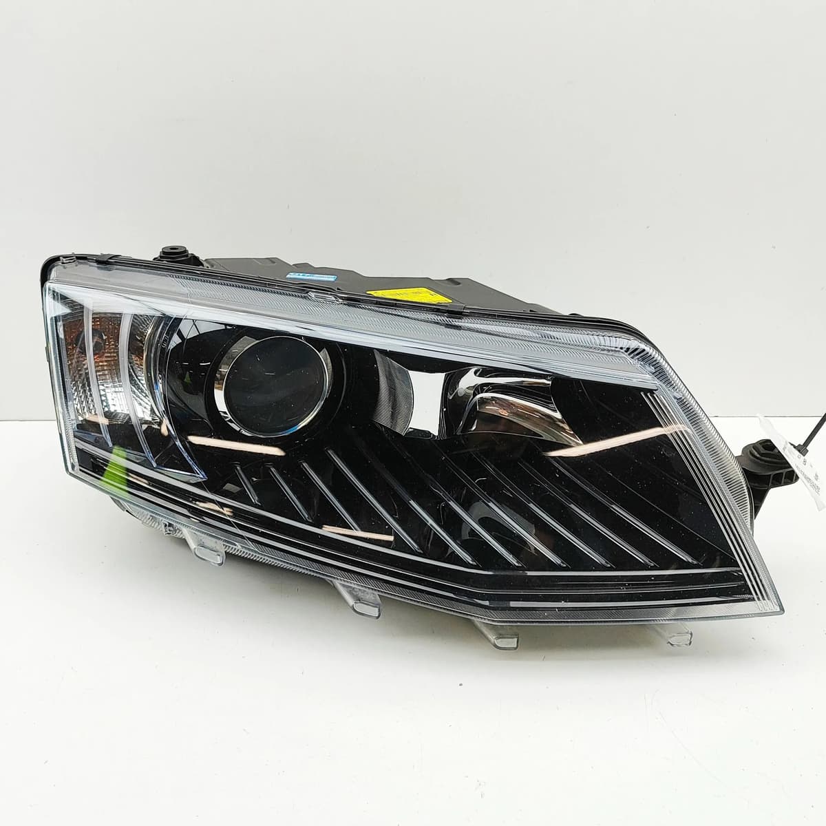 SKODA OCTAVIA MK3 Combi 5E5 Front Right Headlight 5E1941018B 2013 32935478 LHD
