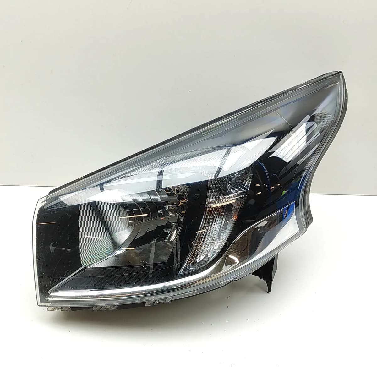 OPEL VIVARO Furgon Front Left Headlight 260609758R 1.6 Diesel 92kw 2017 32957328