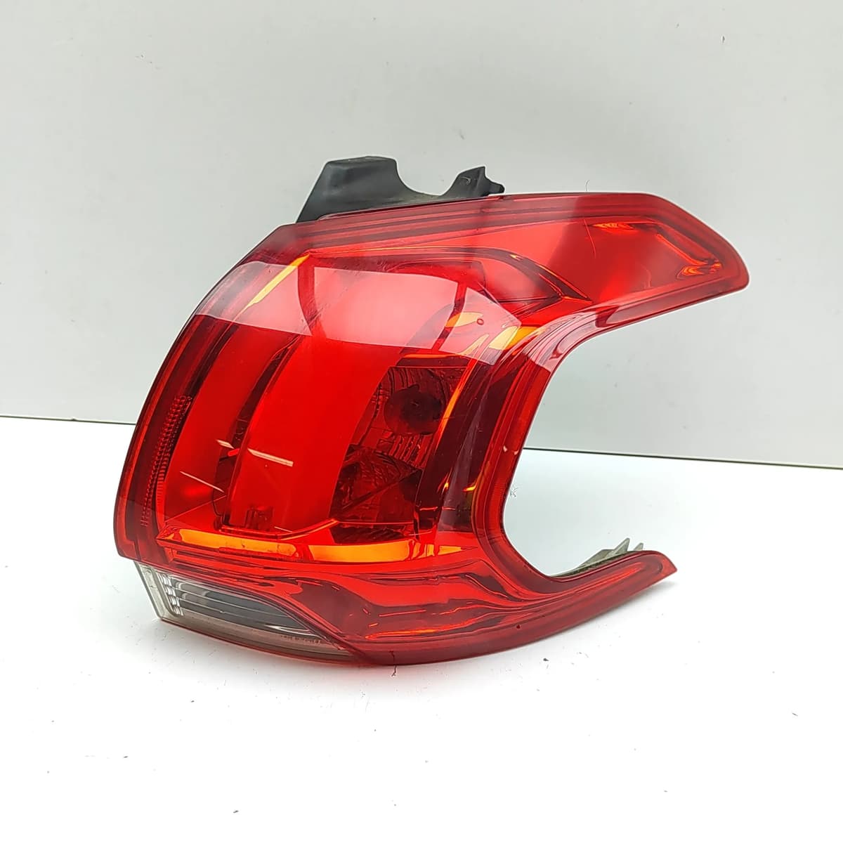 PEUGEOT 2008 MK1 A94 Rear Right Tail Light 9678074380 RHD 2016 32994380