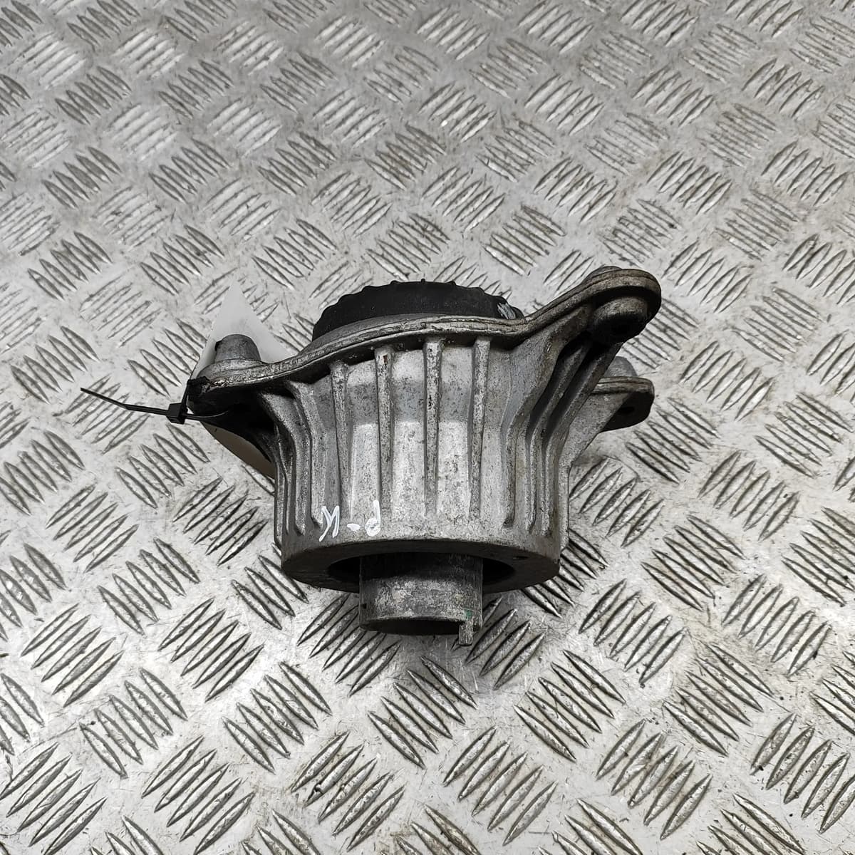 MERCEDES-BENZ C T-Model S205 Left Side Engine Mount A2052400200 32998728