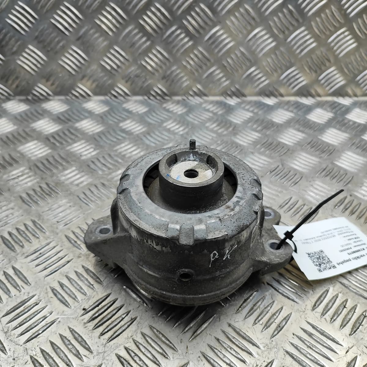 MERCEDES-BENZ E T-Model S213 Left Side Engine Mount A2132403900 33008076