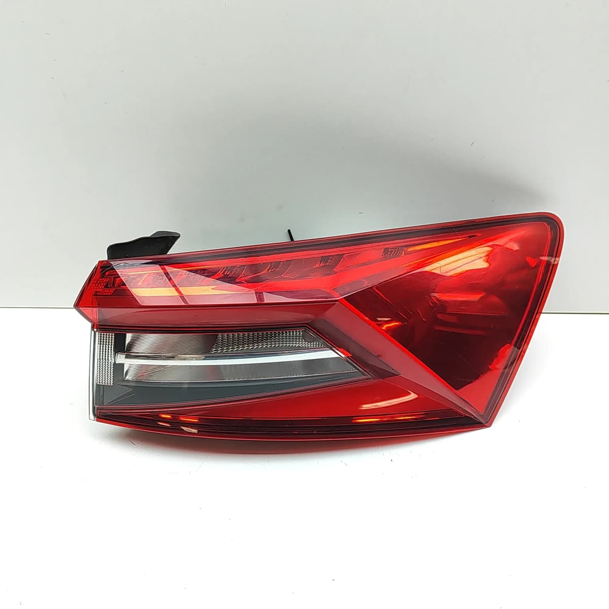 SKODA KODIAQ NS7 Rear Right Tail Light 565945208 2.0 Diesel 110kw 2020 33009140