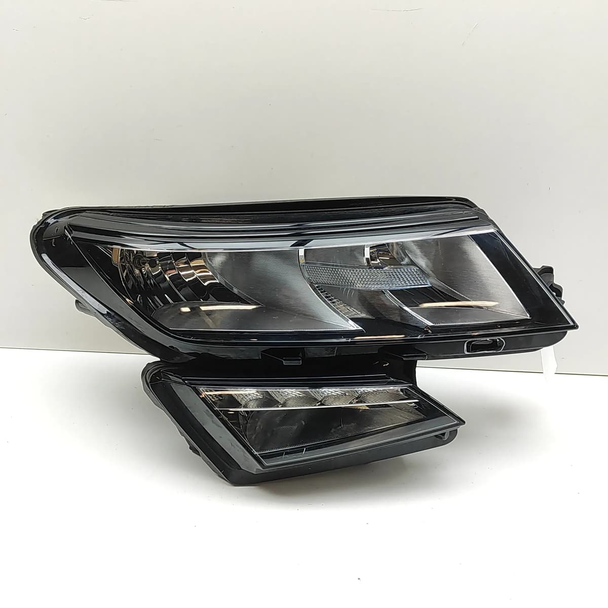SKODA KODIAQ NS7 Front Right Headlight 567941016B 2.0 Diesel 110kw 2020 33009141