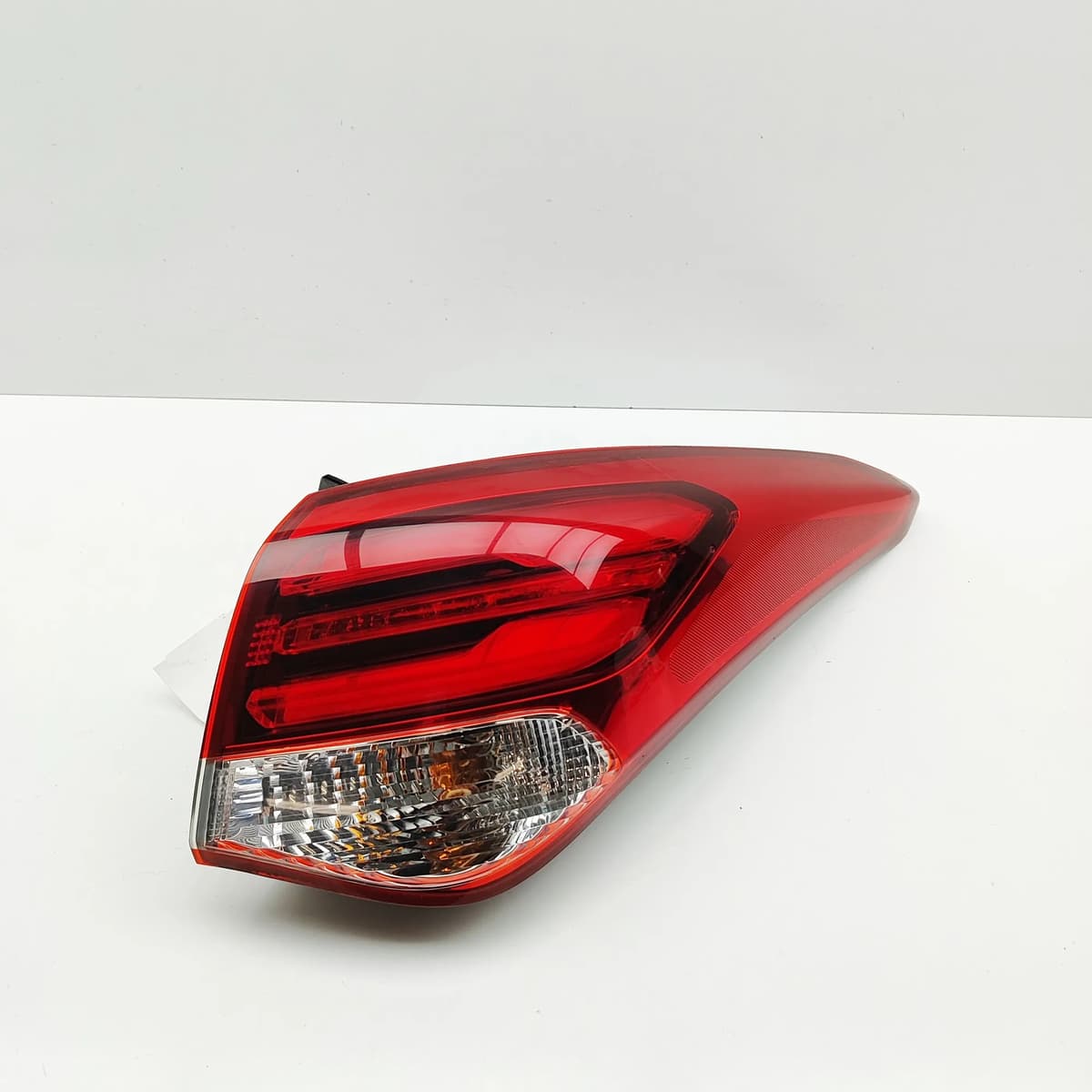 HYUNDAI i40 VF Rear Right Tail Light 92402-3Z600 RHD 2018 33012519