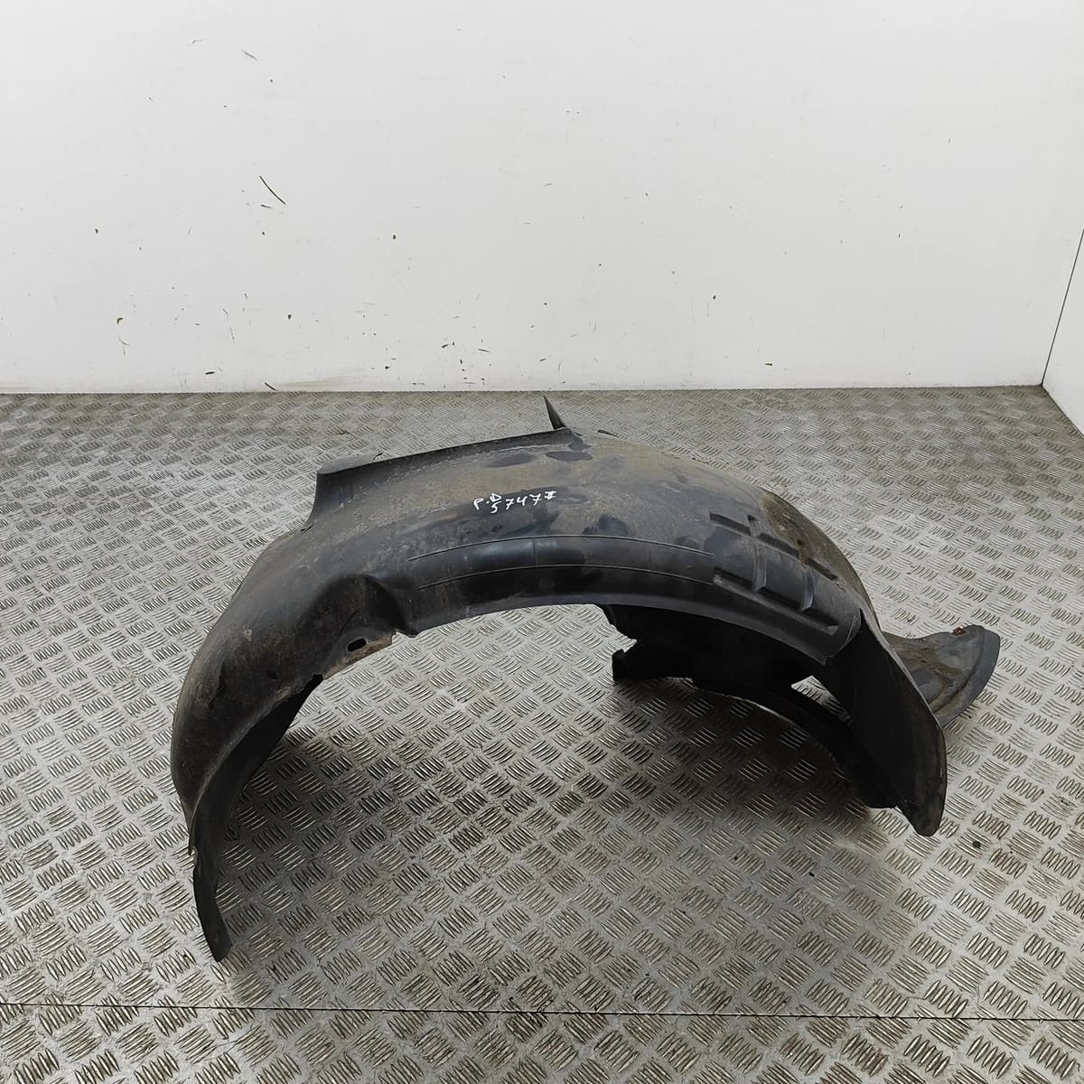 VW JETTA MK6 162, 163 Front Right Arch Liner 5C6805912 1.6 Diesel 77kw 33036978