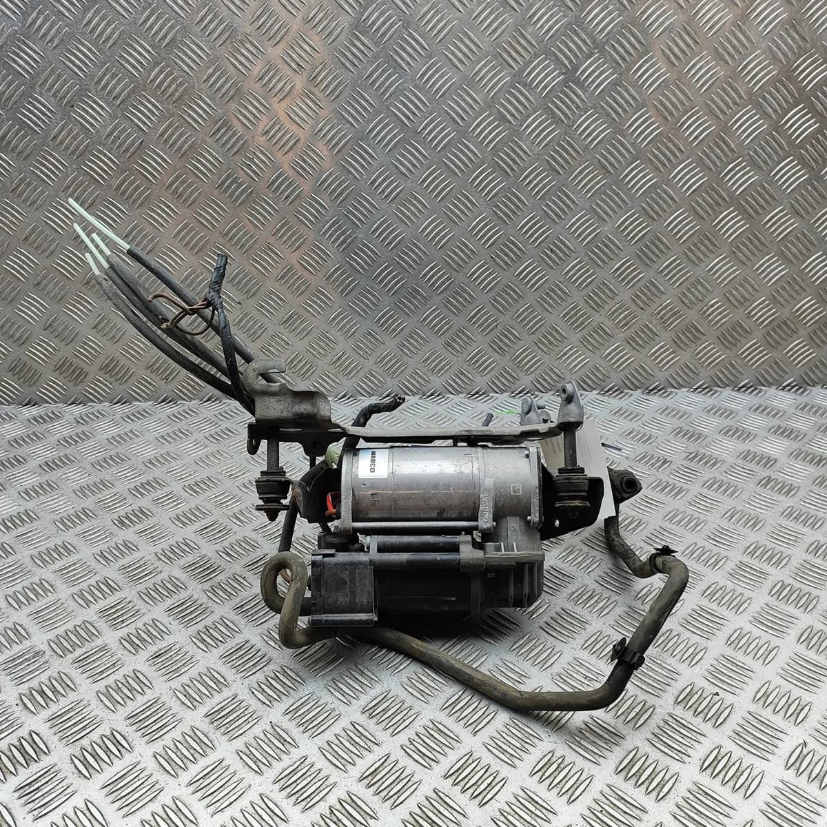MERCEDES-BENZ C T-Model S205 Air Suspension Compressor A2053200104 33046474