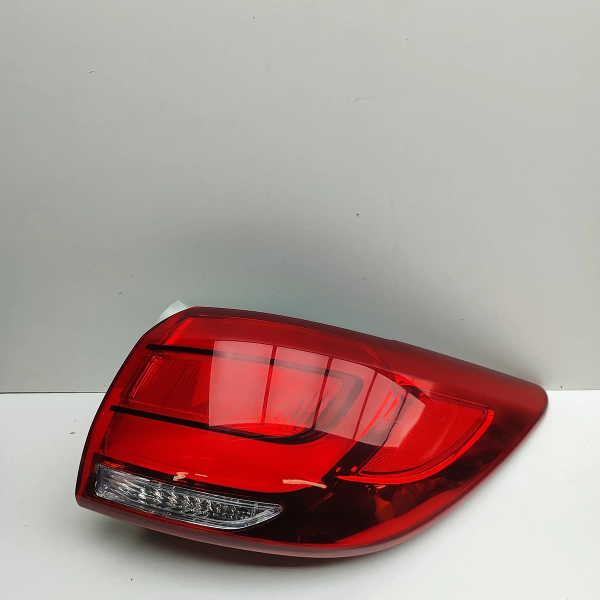 KIA SPORTAGE SL Rear Right Tail Light 92402-3W510 1.7 85kw 2015 33053324 RHD