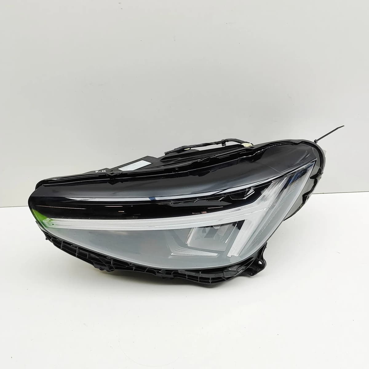 VOLVO XC40 536 Front Left Headlight RHD 32404667 2.0 Petrol/electricity 33071356