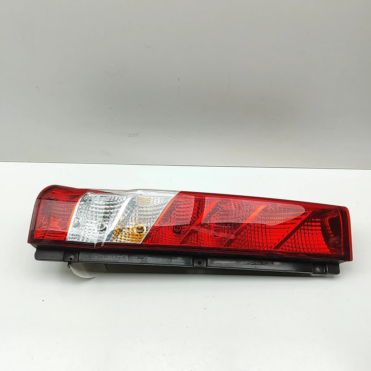 Iveco Daily MK3 Rear Left Tail Light 465109999 2.3 Diesel 100kw 33073828 RHD