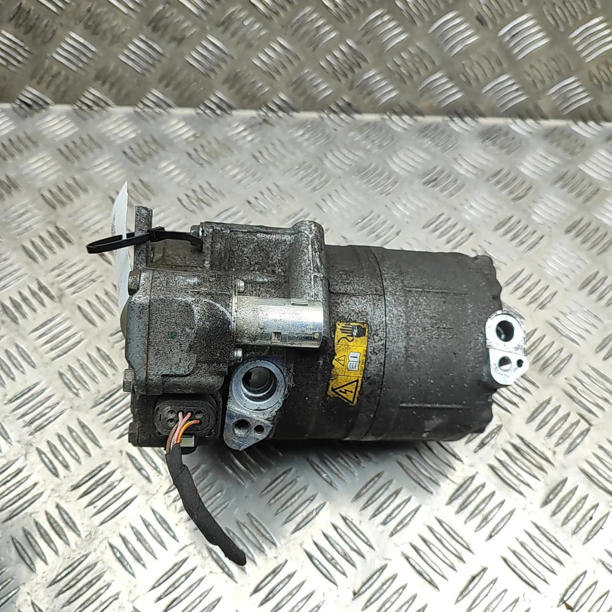 MERCEDES-BENZ SPRINTER 3,5-t Van 907, 910 Air Condition A/C Pump A0008303204