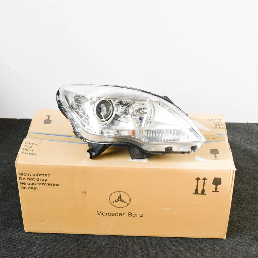 Mercedes-Benz R-Class W251 Right Side Headlight 	A2518206261 NEW GENUINE LHD