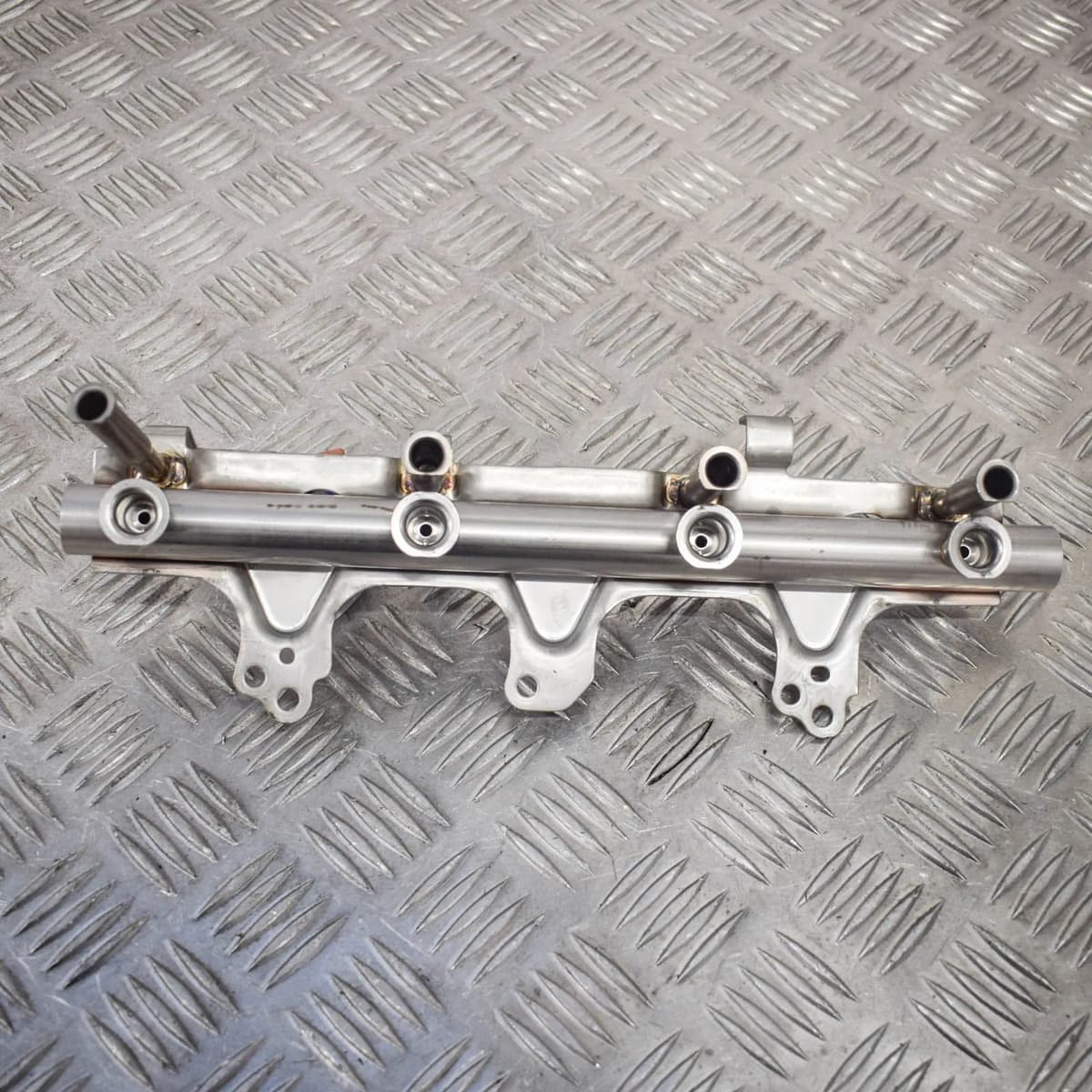 AUDI Q5 Fuel Rail W/ Sensor 8R 2.0 Hybrid 183kw 06J133317M 06J906051D 2012