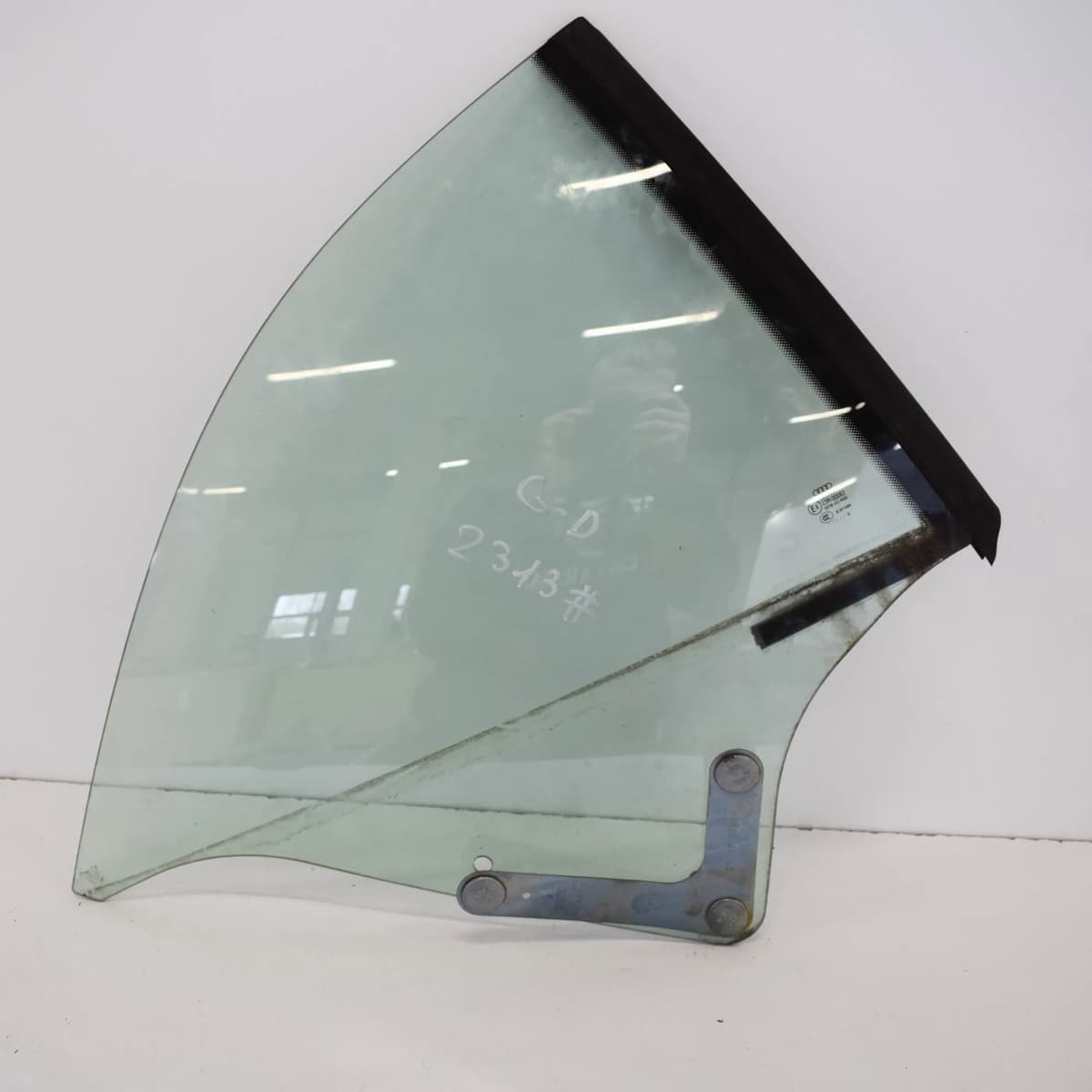 AUDI A5  2.0 TFSI 155 kW 8F Rear Right  Window Triangle 43R-00082 8F0837175