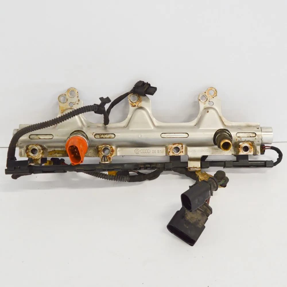 Vw Passat Fuel Rail W/ Sensor W/ Wires 06J133317J 0261545050 2.0 FSI 147kw 2009