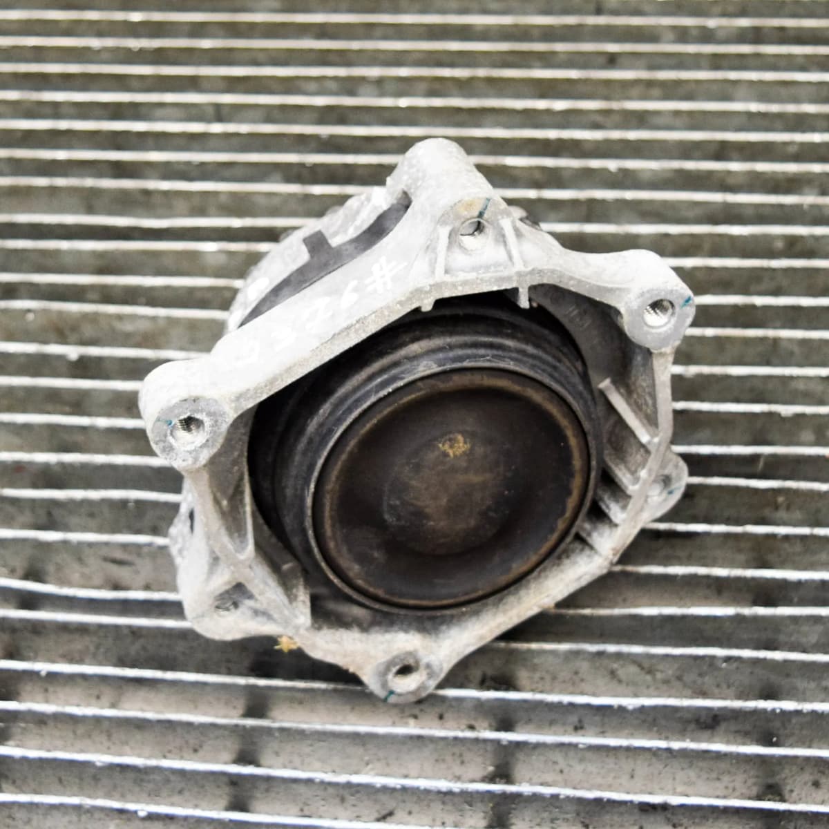 BMW 1 F20 2.0d 140 Kw Right Side Engine Mount  6859412 2015