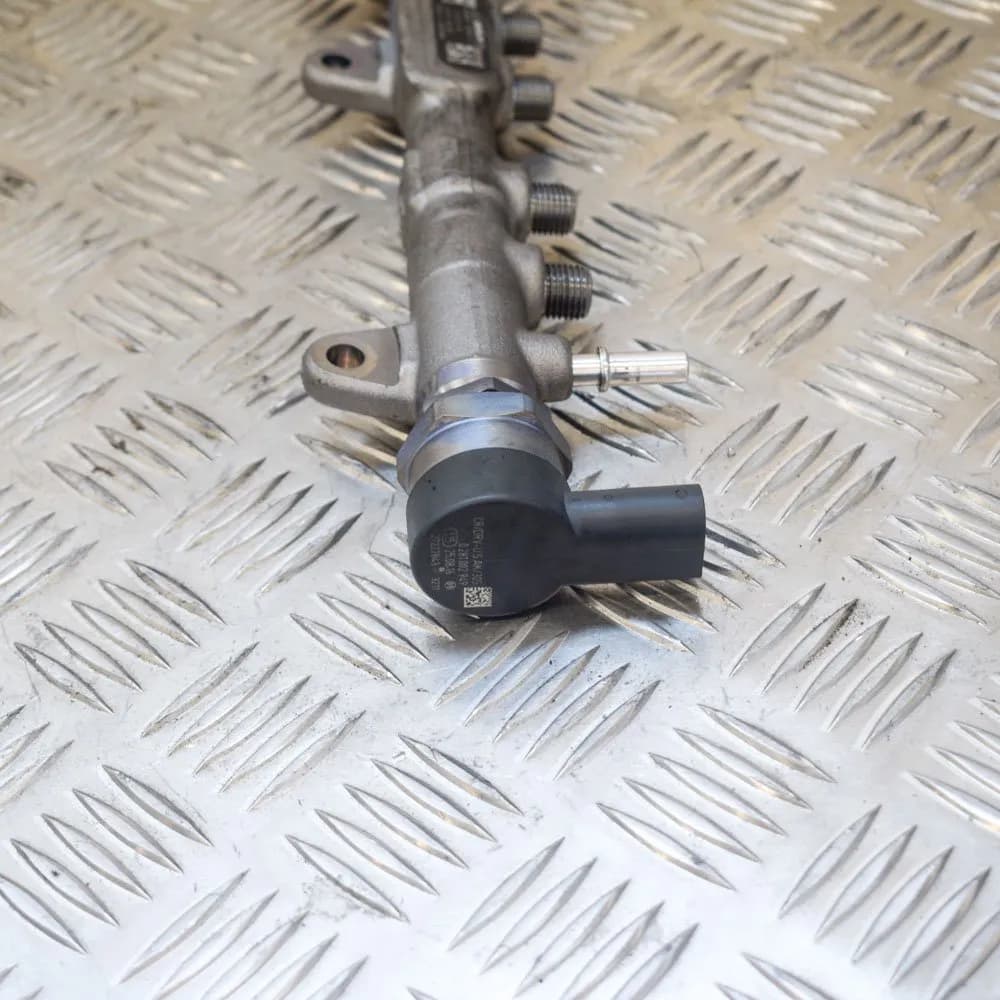BMW 3 F30 Fuel Rail 8514154 0445218315 2014 2.0D 135 KW