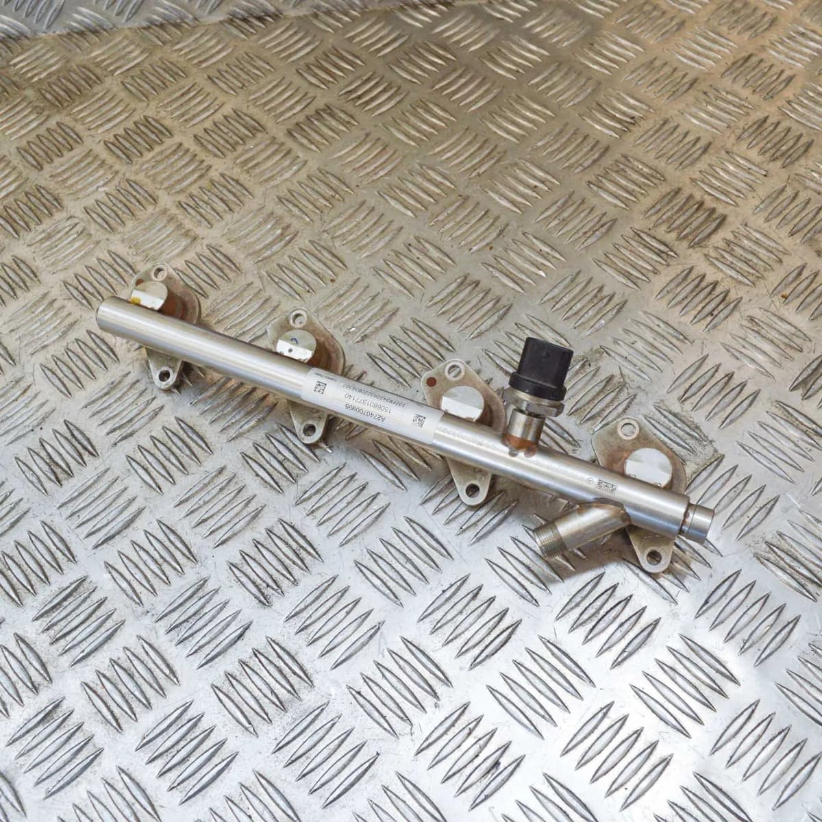 MERCEDES-BENZ C W205 2.0i 135Kw M 274.920 Fuel Rail W/ Sensor A2740700995 2013