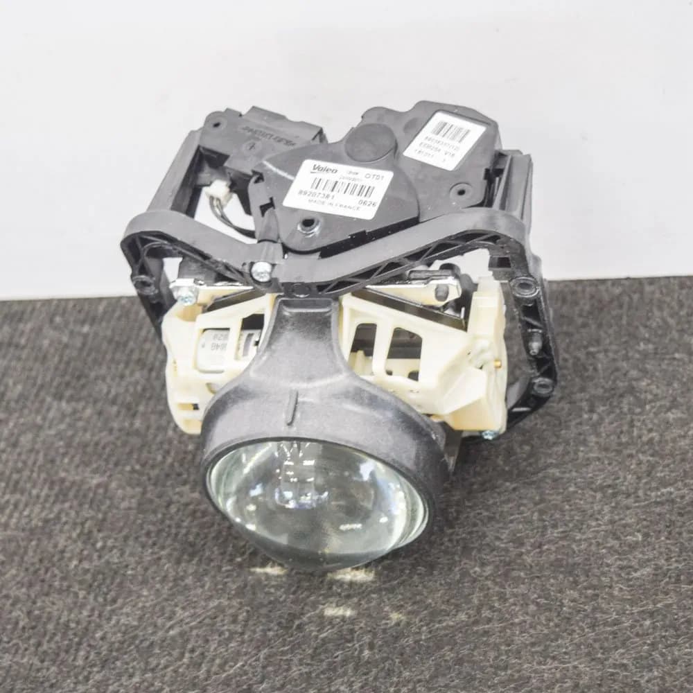 VOLVO V60 Front Right Xenon Headlight Lens MK1 89038337 89207381 2011