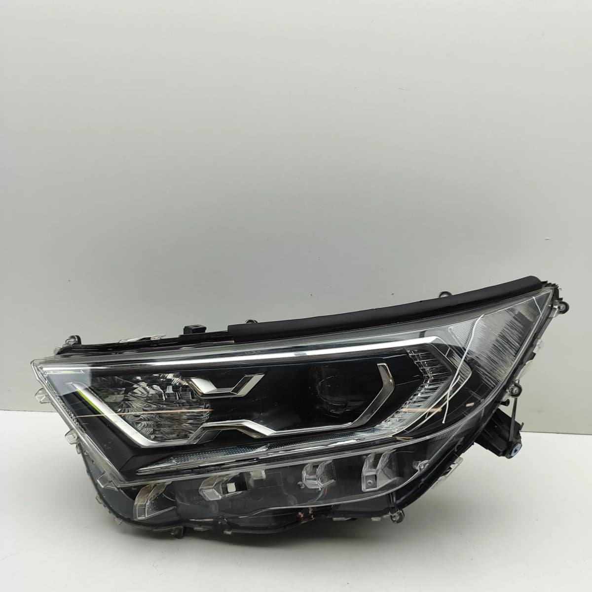TOYOTA RAV 4 MK5 XA50 Front Left Headlight 81185-42A30 33088325