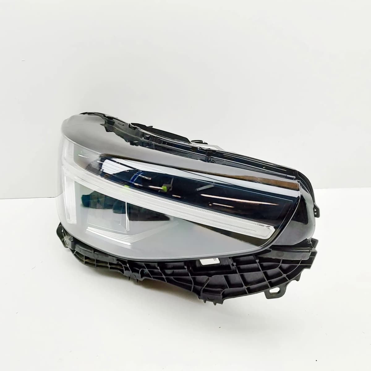 VOLVO XC40 536 Front Right Headlight RHD 32404668 2.0 Hybird 33090245