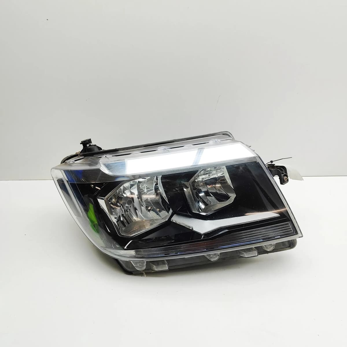 VW CRAFTER Furgon SY Front Right Headlight 7C2941006 2.0 Diesel 103kw 33098248